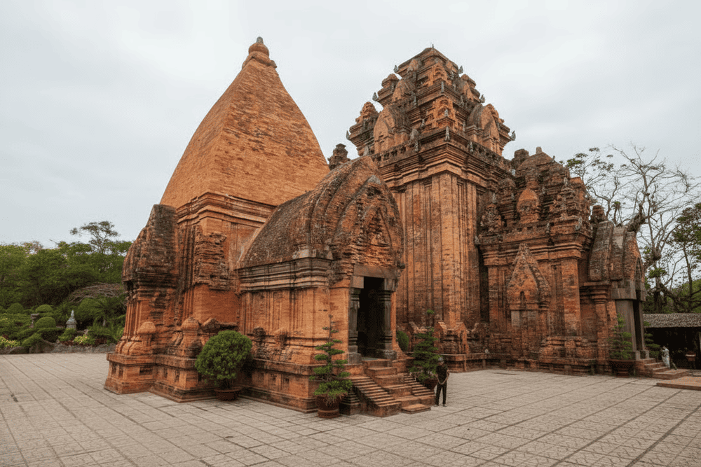 Tháp Chăm Po Sah Inư là điểm đến được nhiều du khách lựa chọn kết hợp tham quan trong ngày